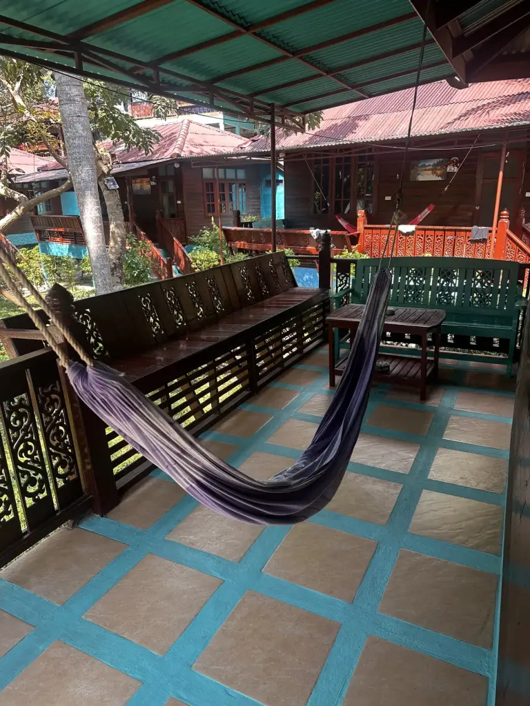 A terrace with a hammock and a garden view at Baan Kiao Resort, Koh Phangan