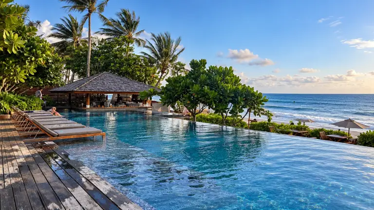Sea-facing infinity pool at Banana Fan Sea Resort in Chaweng, Koh Samui