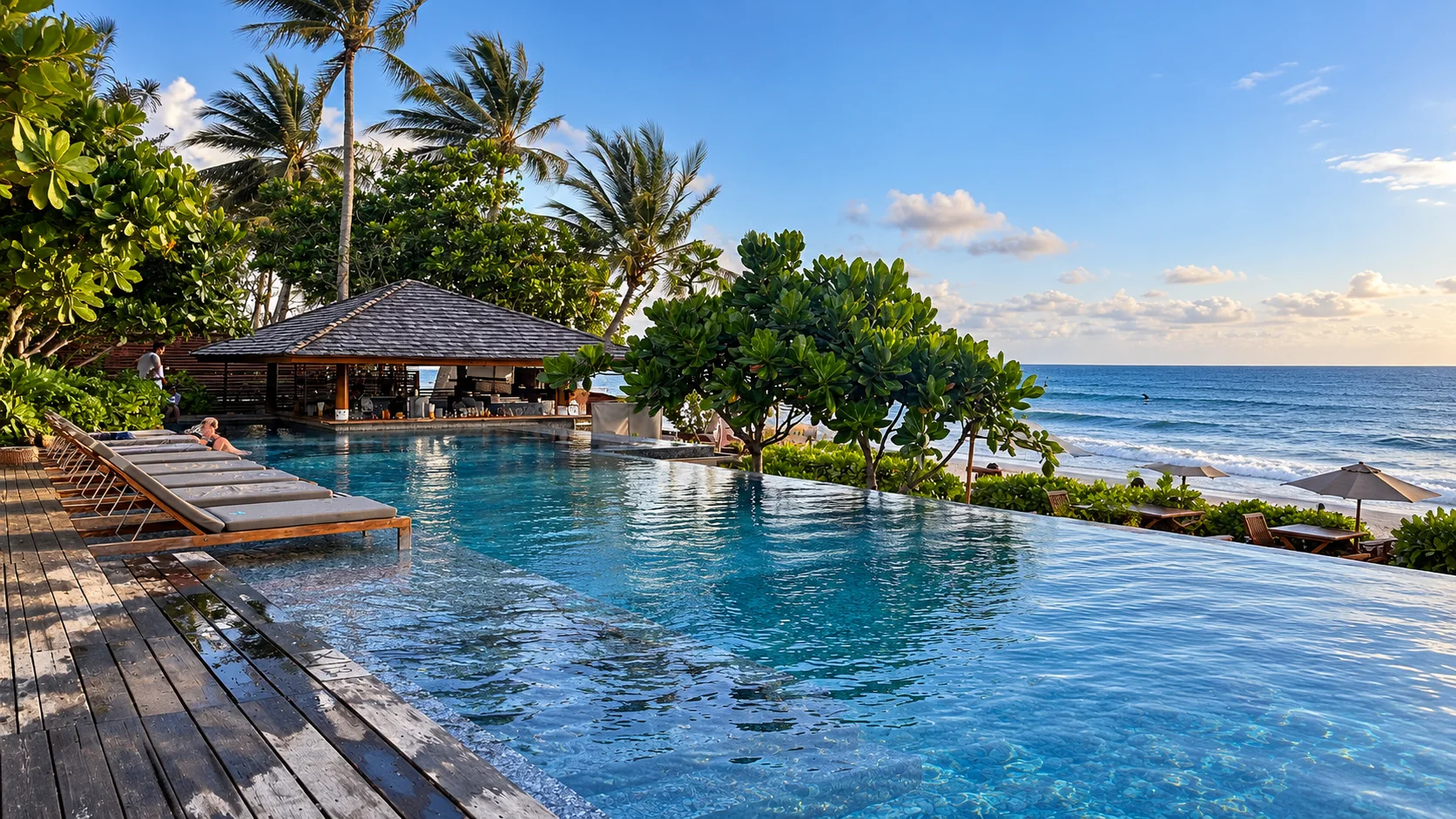 Sea-facing infinity pool at Banana Fan Sea Resort in Chaweng, Koh Samui