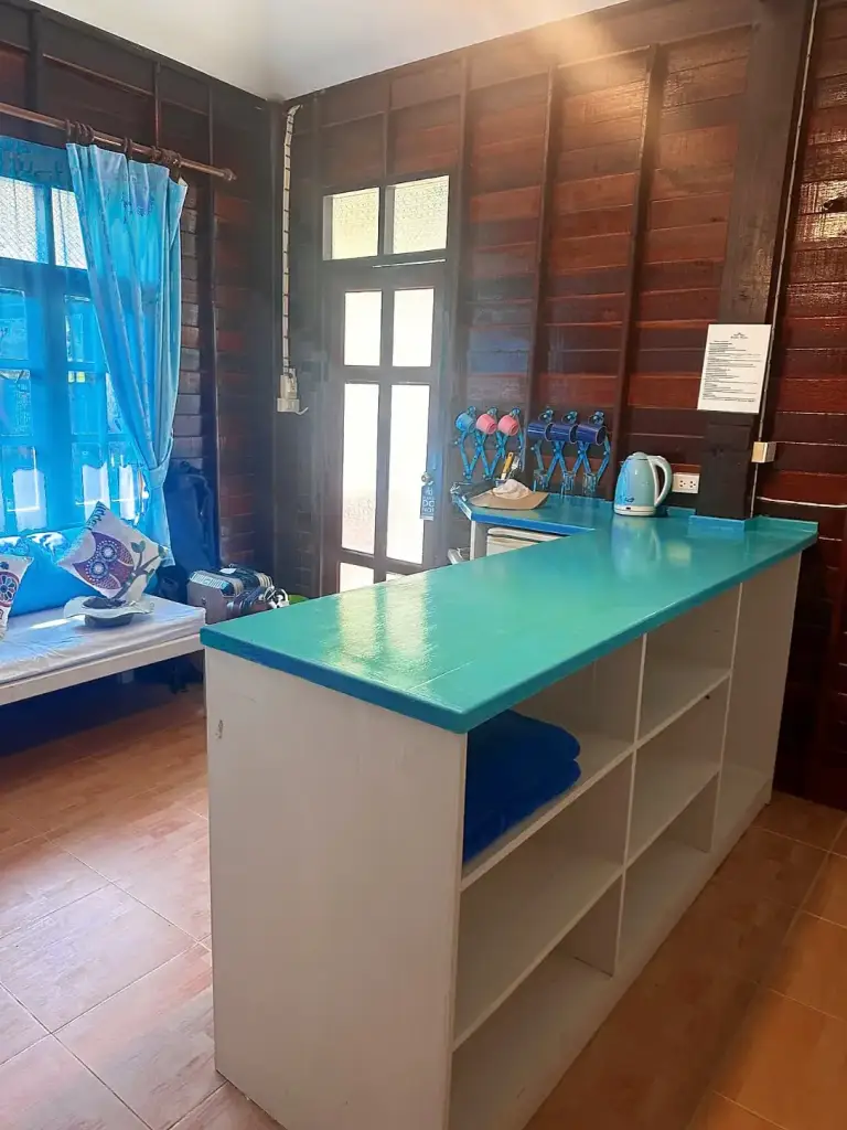 The kitchenette corner in the room at Baan Kiao Resort