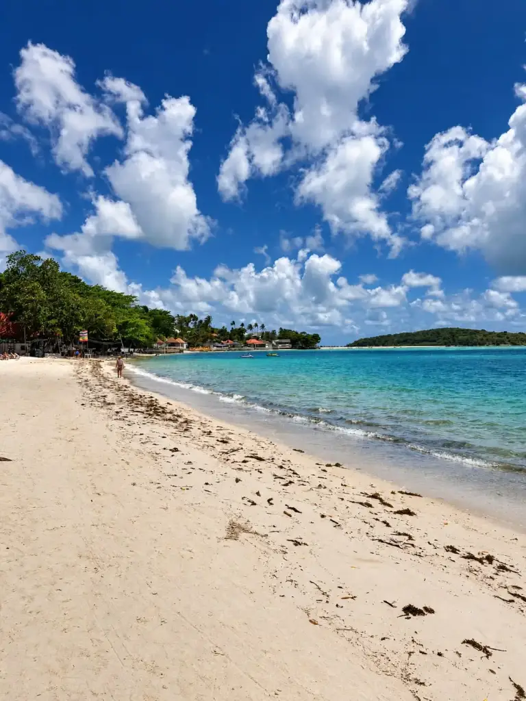 Chaweng Noi beach on Koh Samui, turquoise water and white sand