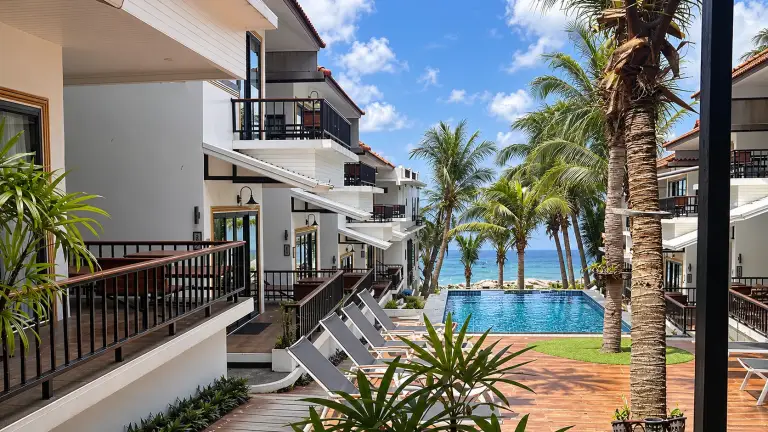 Path between the rooms at Clear View Resort leading to the pool and the sea, Koh Tao