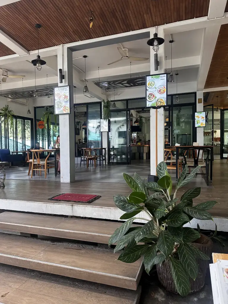 Reception and restaurant area at Clear View Resort