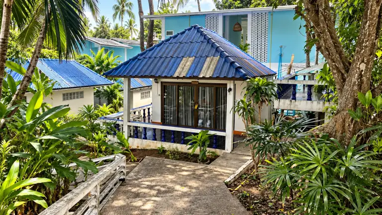 Blue-roofed bungalow with a terrace and the path through the greenery at DD Hut, Koh Tao