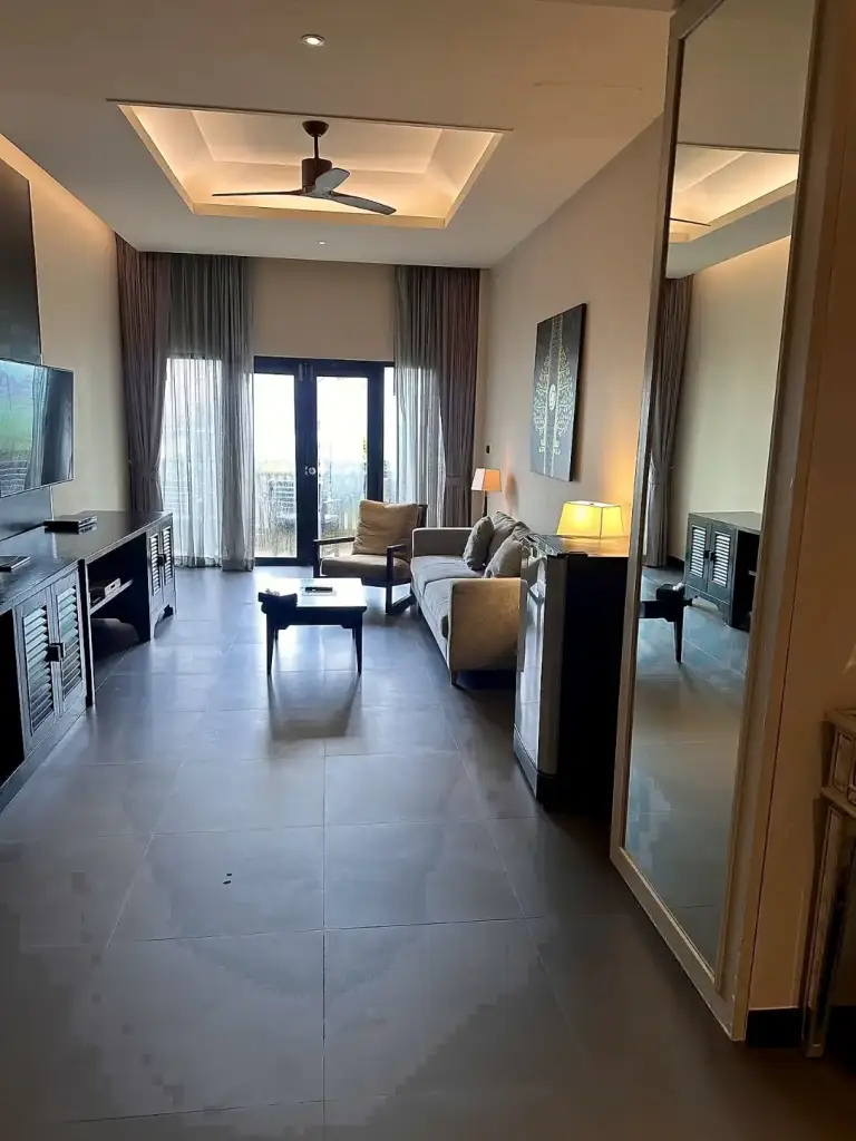 Le salon de la chambre à l'Impiana Resort, Chaweng Noi