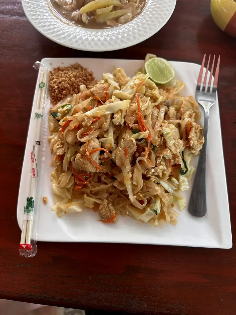 Pad thai at Kanya Kitchen, Koh Tao