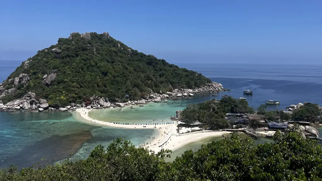 Koh Nang Yuan depuis le point de vue : les trois îles et le banc de sable qui les relie