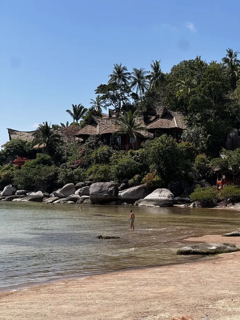 Villas among the rocks at Koh Tao Cabana Resort