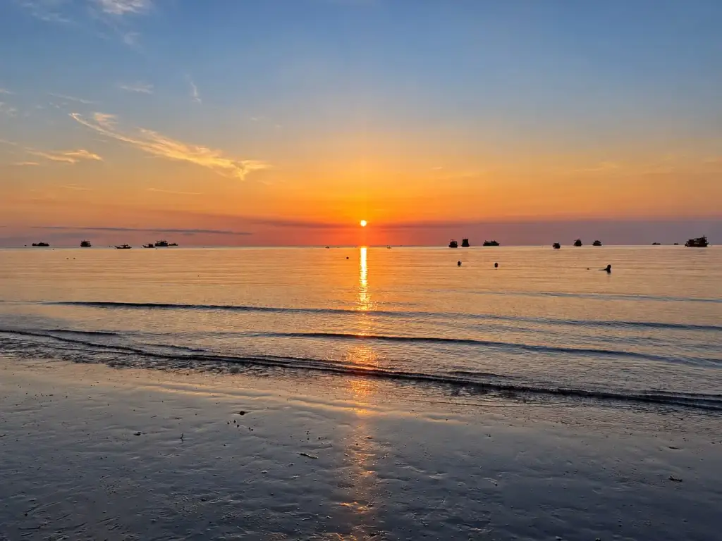 Sunset at Sairee Beach, Koh Tao