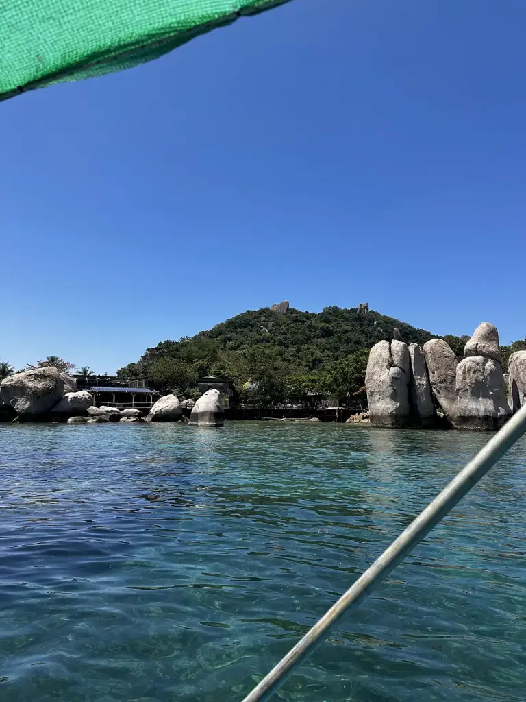 Arrivée à Koh Nang Yuan en bateau longtail