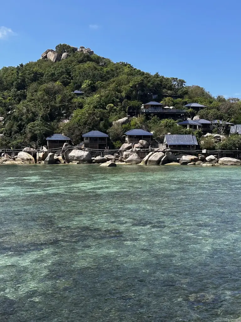 Bungalows à flanc de colline à Koh Nang Yuan