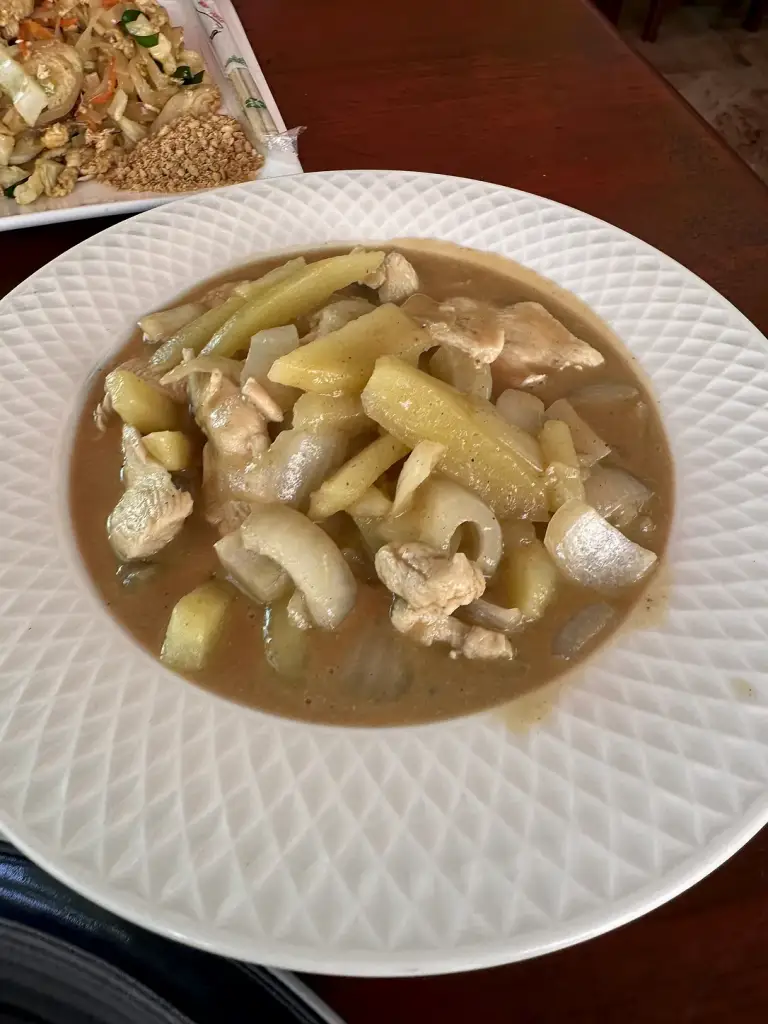 Chicken curry with bamboo shoots in Sairee