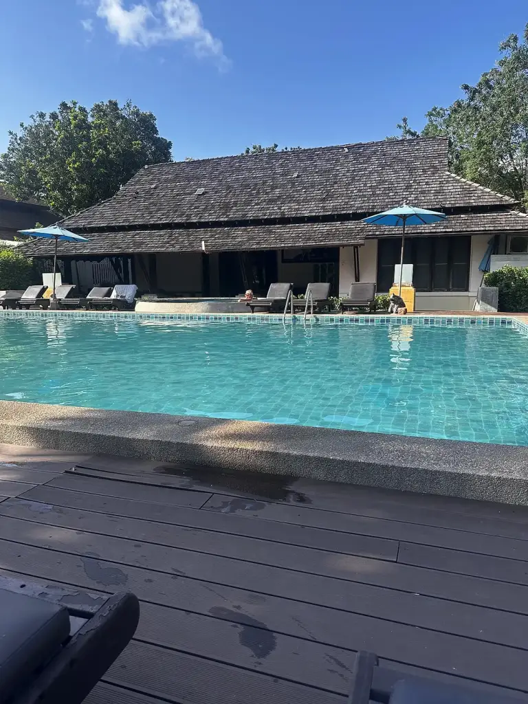 The pool and bungalows at Seashell Resort in Sairee