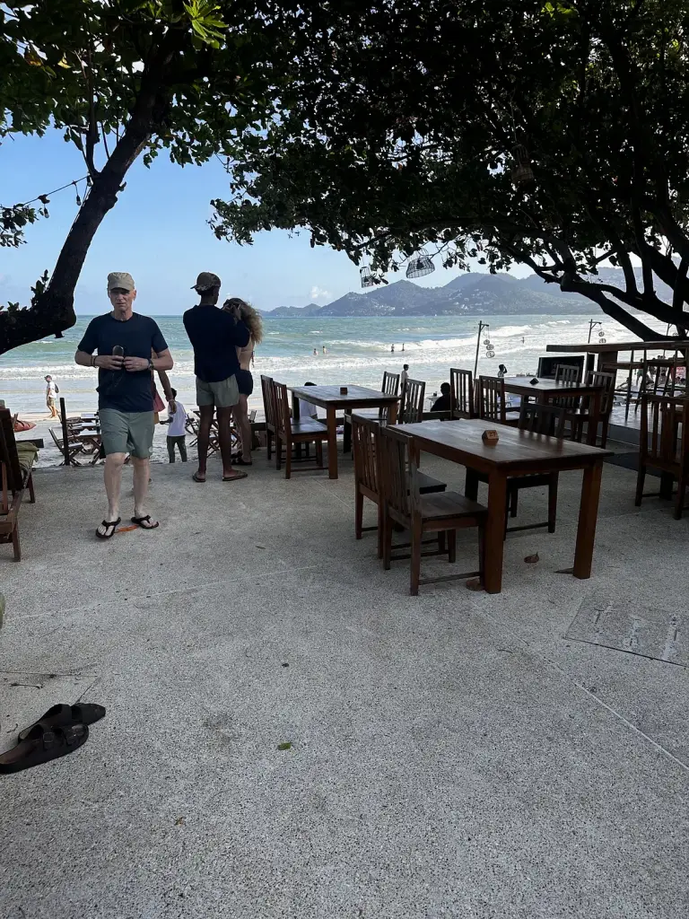Restaurant tables facing the sea - Baan Chaweng Beach Resort, Koh Samui