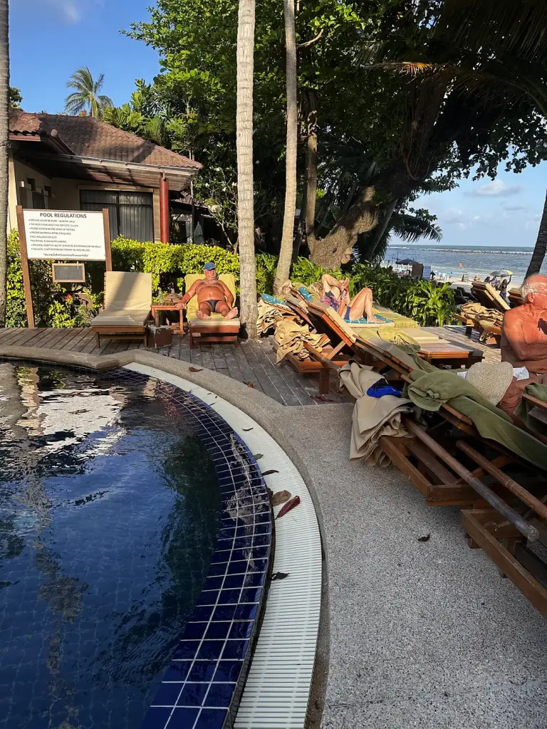The pool and sun loungers - Baan Chaweng Beach Resort, Koh Samui