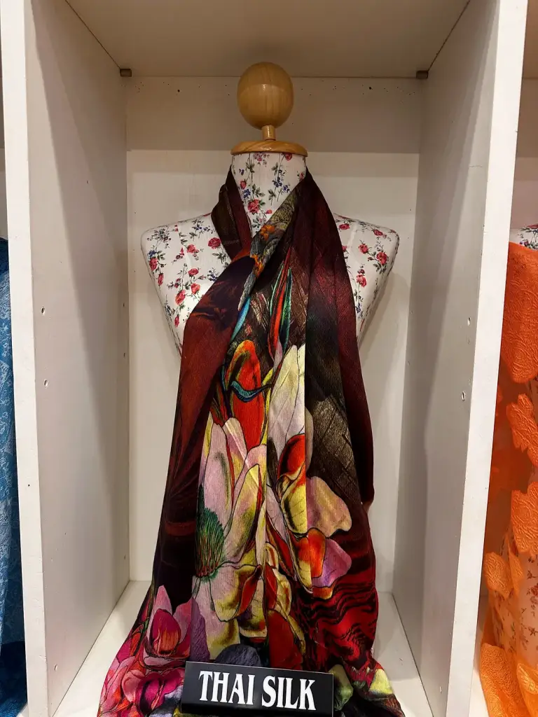 Un foulard à imprimé floral - Boutique Asia, Koh Samui
