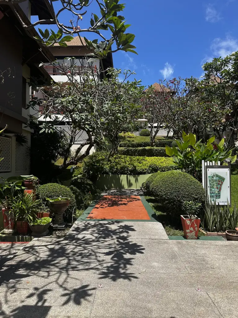 Der Weg durch die Gärten - The Briza Beach Resort, Koh Samui