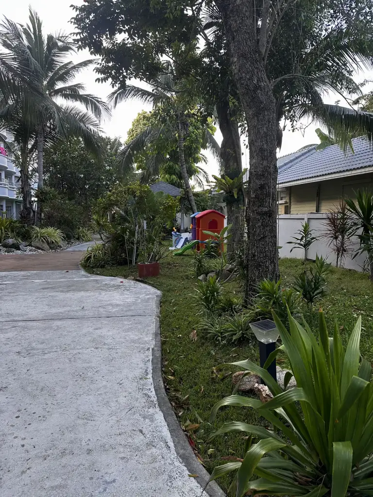 The path through the gardens - Chaba Samui Resort (MATCHA), Koh Samui