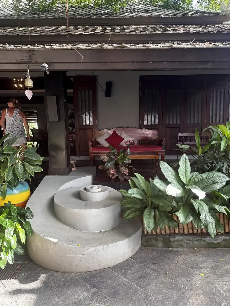 Der Brunnen am Eingang zur Lobby des Chaweng Garden Beach Resort