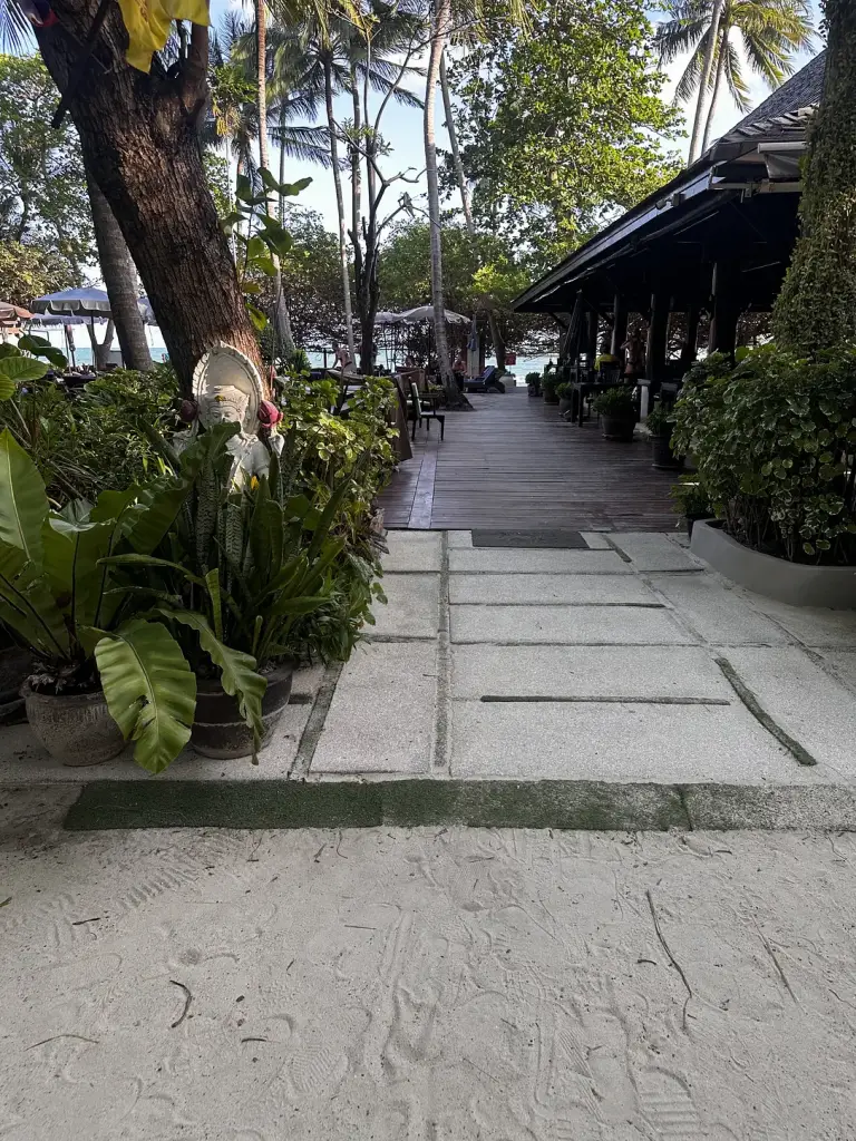 Der Weg zum Strand im Chaweng Garden Beach Resort