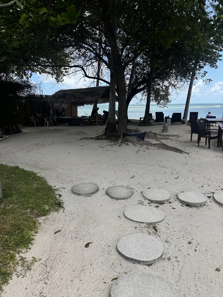 Der Weg hinaus zum Strand - Chura Samui, Koh Samui
