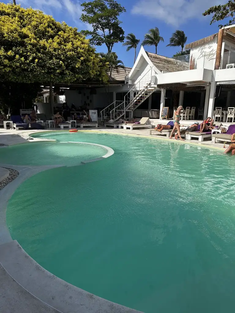 La piscine et les bungalows - Elephant Beach Club & Resort, Koh Samui