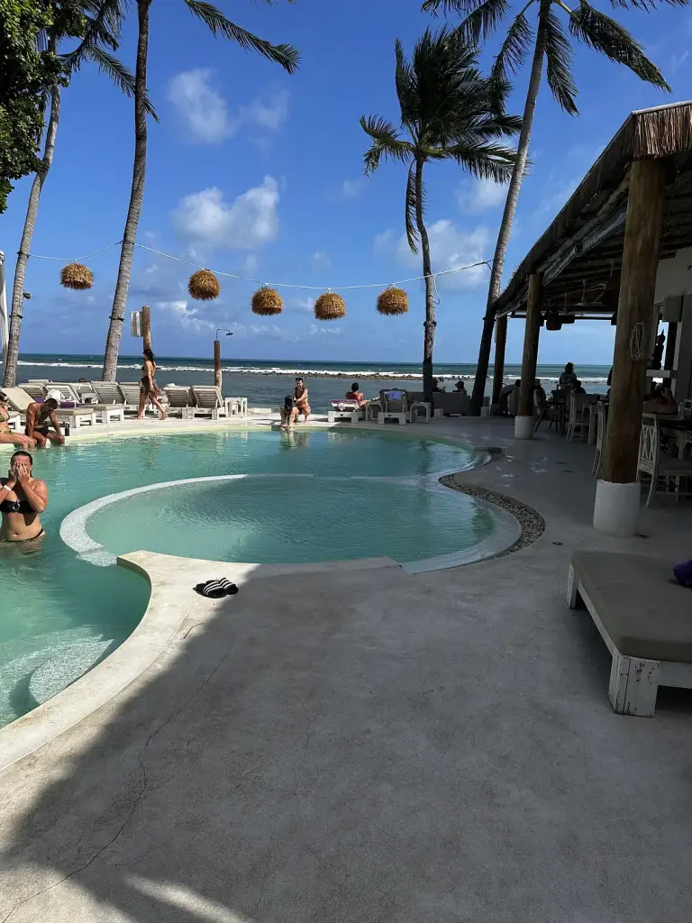 La piscine face à la mer - Elephant Beach Club & Resort, Koh Samui