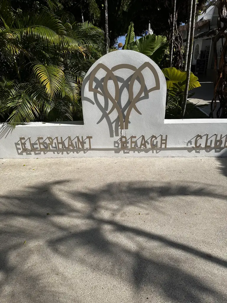 L'enseigne à l'entrée - Elephant Beach Club & Resort, Koh Samui