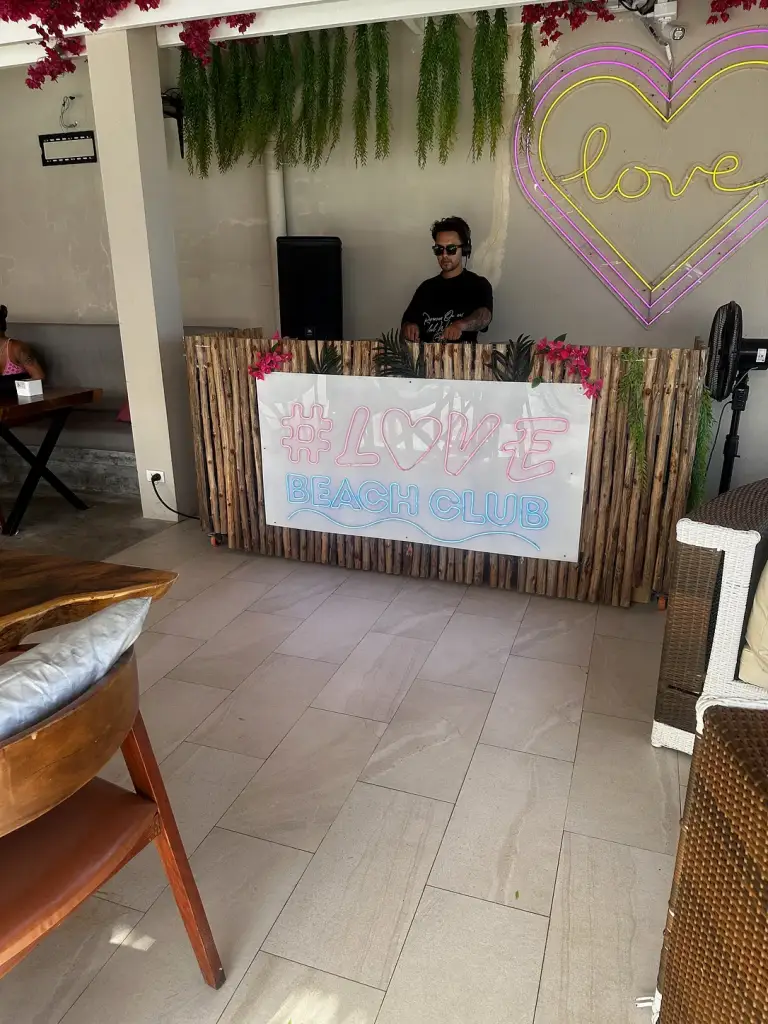 Das DJ-Pult aus der Nähe - Love Beach Club & Resort, Koh Samui