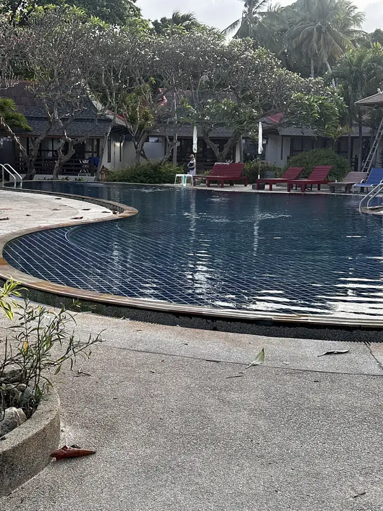 Der Salzwasserpool - Malibu Beach Resort, Koh Samui