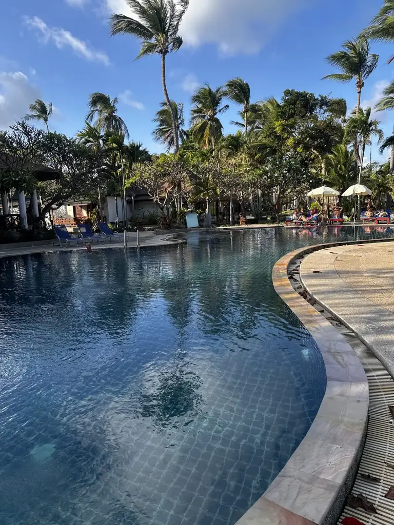 Der Pool und die Palmen - Malibu Beach Resort, Koh Samui