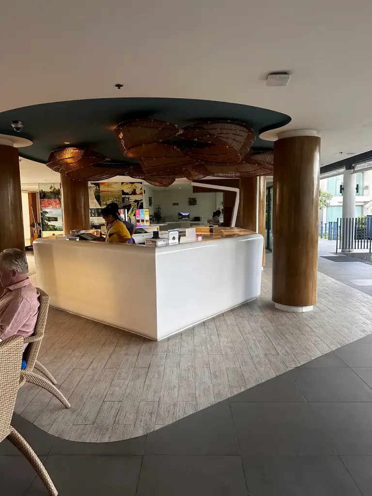 Le café du lobby de l'OZO Chaweng Samui