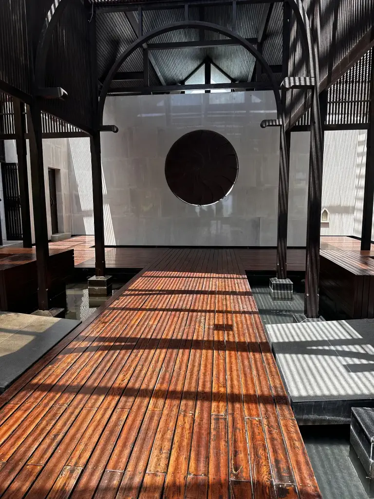 The wooden walkway in the lobby - Sareeraya Villas & Suites, Koh Samui