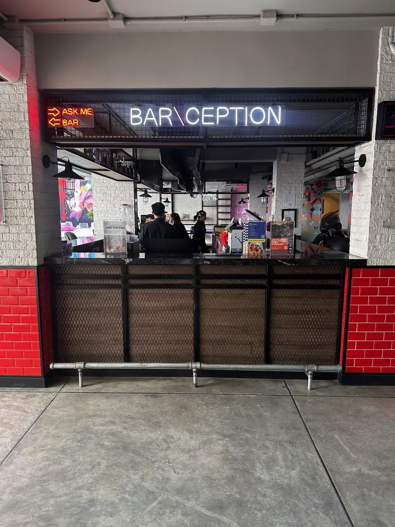 Bar-ception - Socialtel Koh Samui, קוסמוי