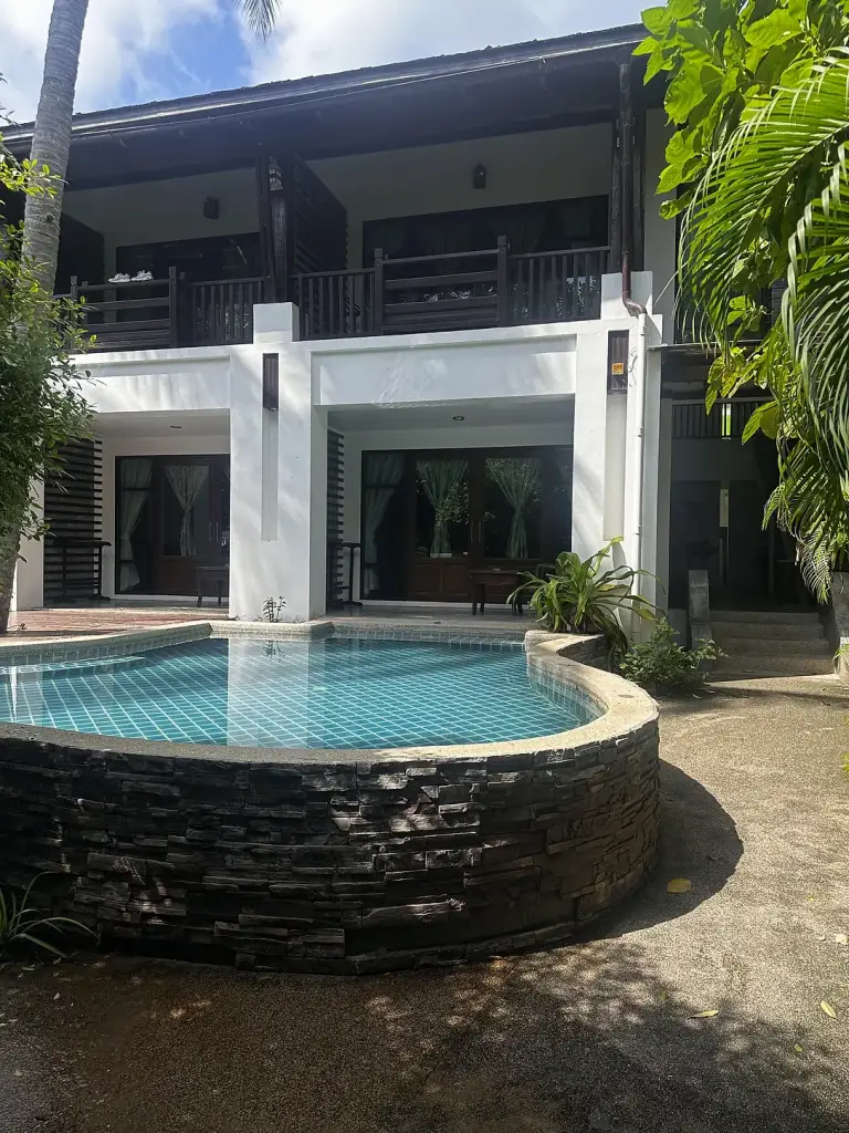 A small pool next to the rooms at Seashell Resort