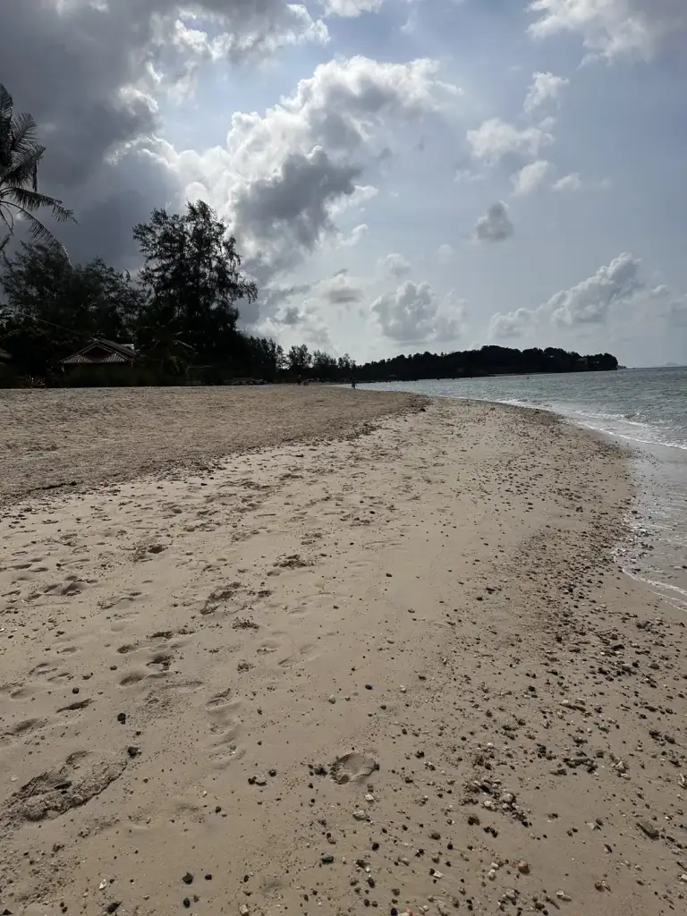 Die Küste von Srithanu an der Westküste von Koh Phangan